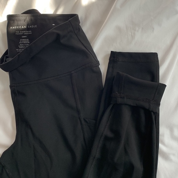 American Eagle The Everything Pocket Legging in Black - Picture 4 of 4